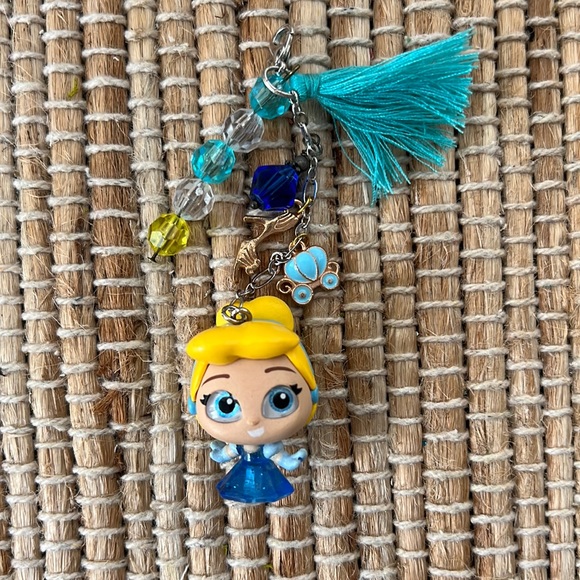 Disney Doorable cinderella princess glass slipper Keychain charm - Picture 1 of 6